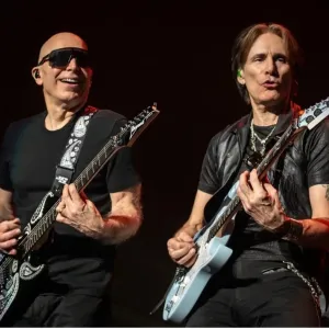 SatchVai Band roztančili Prahu: Kytarové mistrovství v podání Satrianiho a Vaie