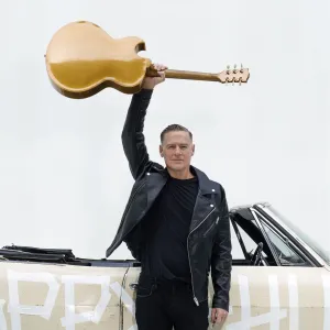 Bryan Adams rozpálil Hradec Králové