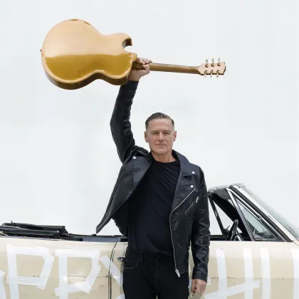 Bryan Adams rozpálil Hradec Králové