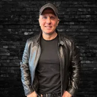 HVĚZDNÝ HOST ROCK RADIA: OTA VÁŇA